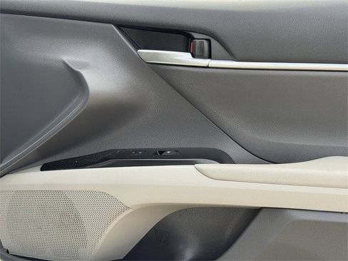 Used 2019 Toyota Camry LE image 25