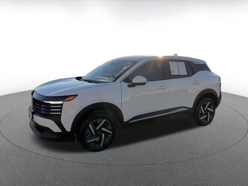 Used 2025 Nissan Kicks SV image 9