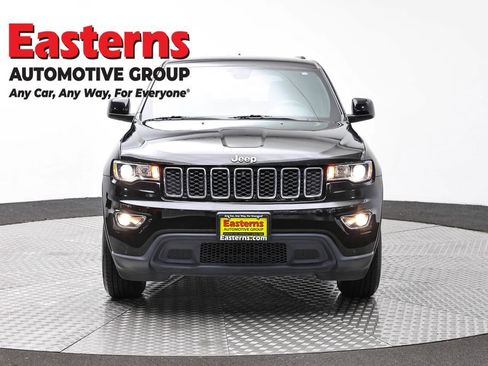Used 2018 Jeep Grand Cherokee Laredo RWD image 2