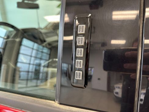 Used 2022 Ford F250 Lariat w/ Chrome Package image 9