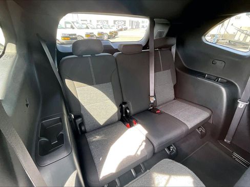 Used 2025 GMC Acadia Elevation image 24