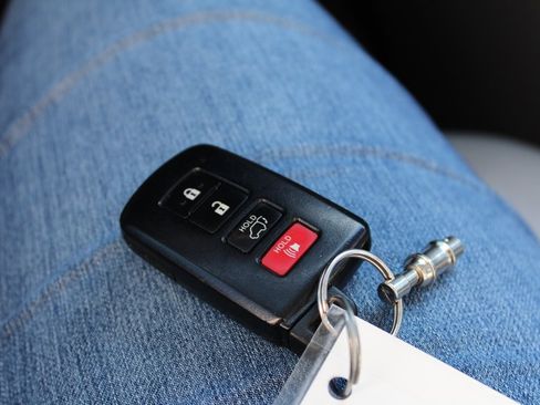 Used 2017 Toyota Highlander XLE image 12