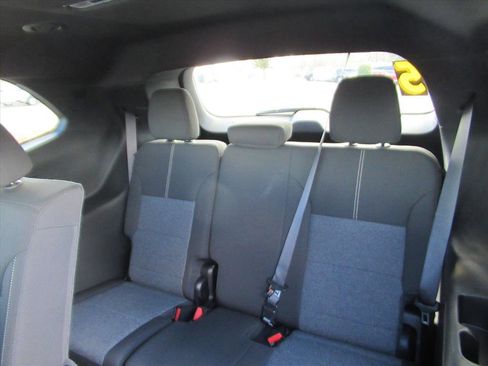 Used 2025 GMC Acadia Elevation image 32