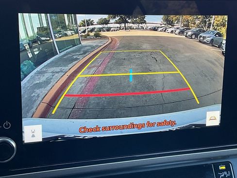 Used 2025 Toyota Camry SE image 29