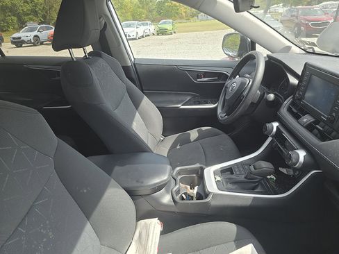 Used 2021 Toyota RAV4 XLE image 5