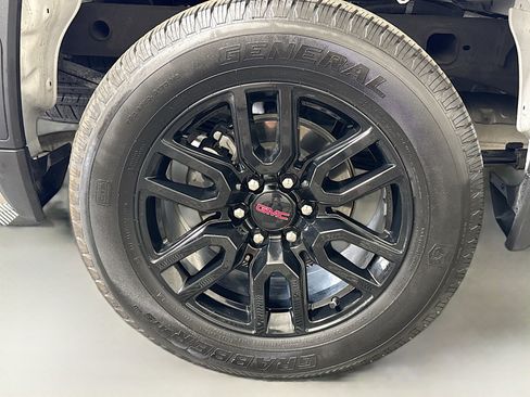 Used 2025 GMC Sierra 1500 Elevation image 33
