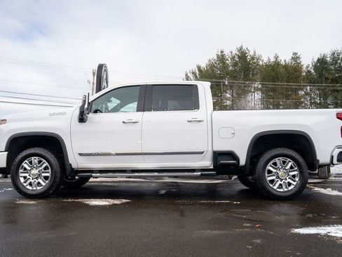 Used 2024 Chevrolet Silverado 2500 High Country image 3