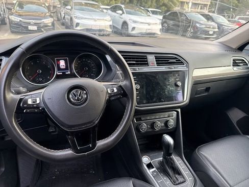 Used 2021 Volkswagen Tiguan SE image 17
