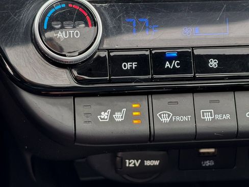 Used 2025 Hyundai Elantra Limited image 24