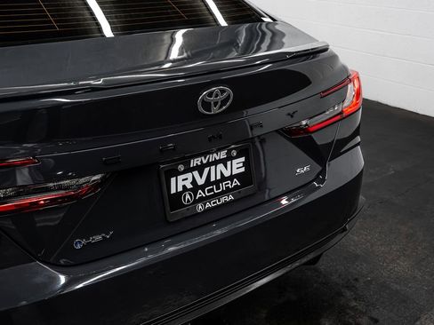 Used 2025 Toyota Camry SE FWD image 15