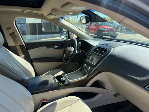 Used 2016 Lincoln MKX Reserve w/ Climate Package AWD/4WD image 27