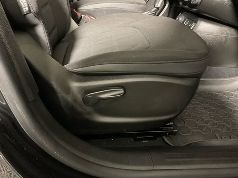 Used 2016 Jeep Renegade Latitude image 35