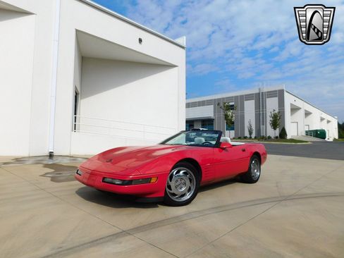 Used 1992 Chevrolet Corvette Convertible image 2