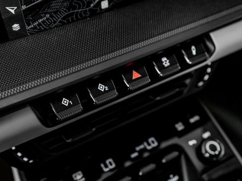 Certified 2025 Porsche 911 Carrera image 18