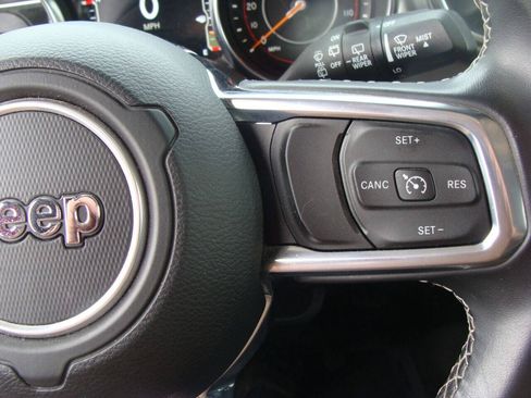 Used 2020 Jeep Wrangler Unlimited Sahara w/ Uconnect 4C Nav & Sound Group AWD/4WD image 8