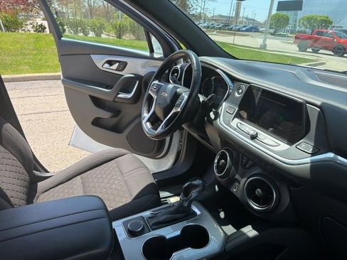 Used 2019 Chevrolet Blazer LT FWD image 9