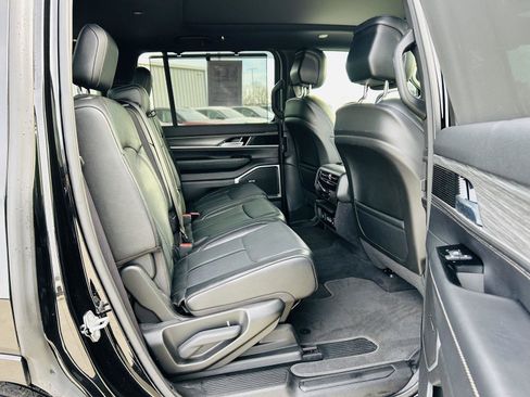 Used 2023 Jeep Wagoneer Series II w/ Convenience Group I image 37