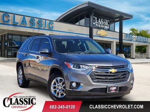 Used 2020 Chevrolet Traverse LT image 1