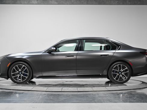 Used 2023 BMW 760i xDrive w/ Parking Assistance Package image 43