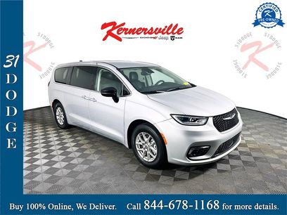 Used 2024 Chrysler Pacifica Touring-L