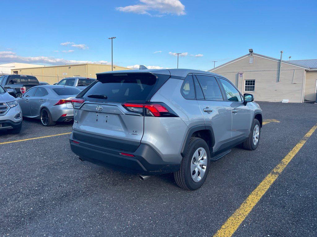 Used 2025 Toyota RAV4 LE AWD/4WD image 5