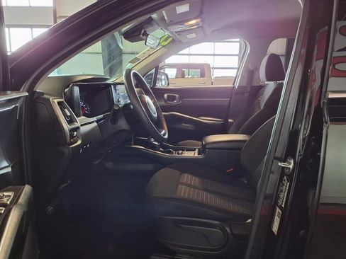 Used 2022 Kia Sorento LX AWD/4WD image 18