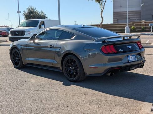 Used 2020 Ford Mustang image 4