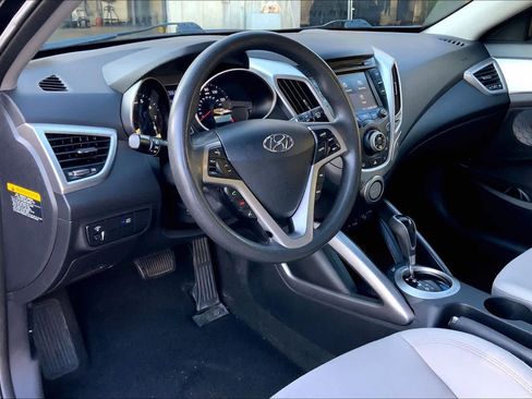 Used 2013 Hyundai Veloster w/Gray Int image 16