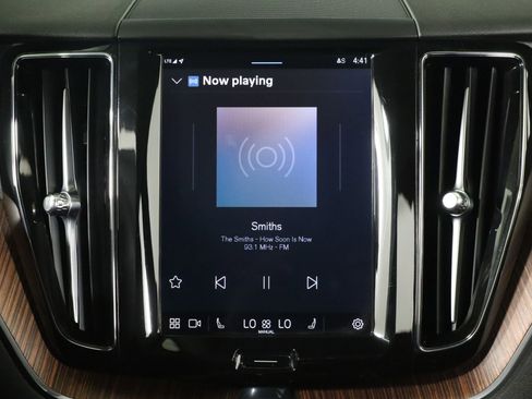 Used 2024 Volvo XC60 B5 Plus image 31