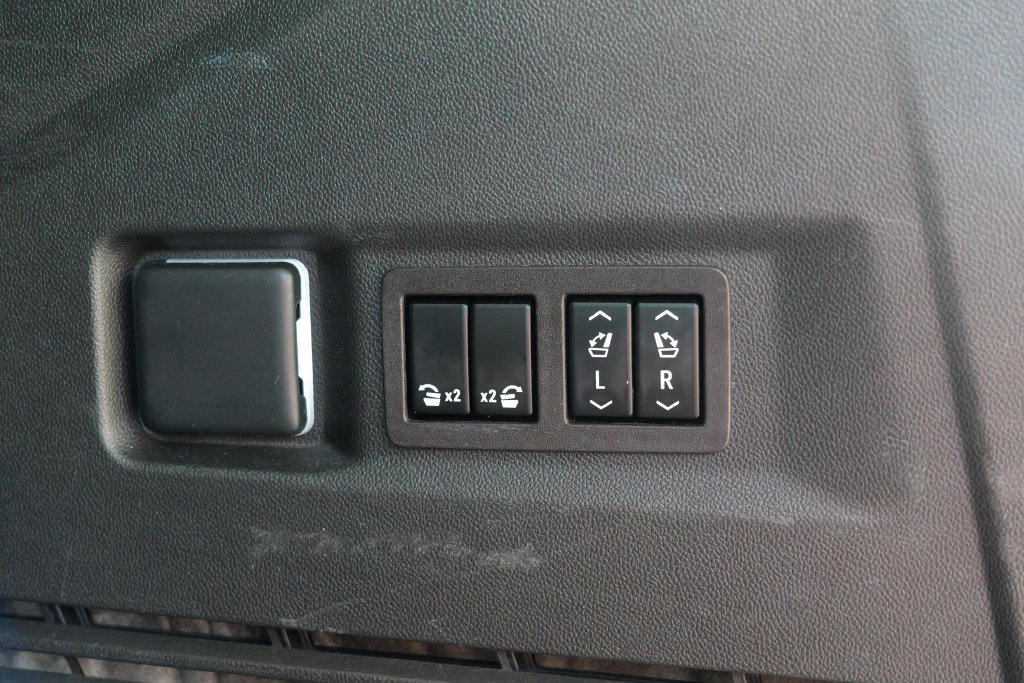 Used 2023 GMC Yukon Denali AWD/4WD image 58