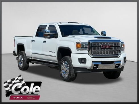 Used 2019 GMC Sierra 2500 Denali w/ Duramax Plus Package AWD/4WD image 1