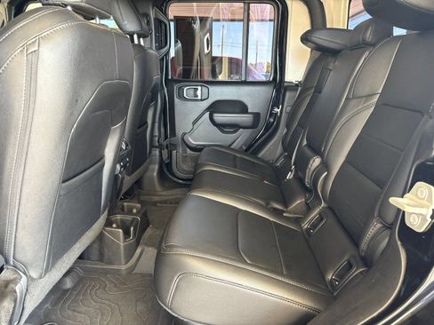 Used 2023 Jeep Gladiator Sport AWD/4WD image 15