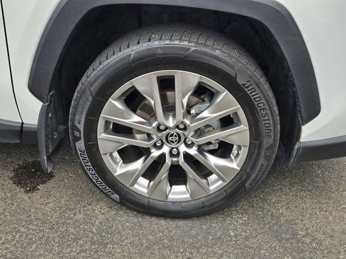 Used 2019 Toyota RAV4 XLE Premium w/ Advanced Technology Package AWD/4WD image 9