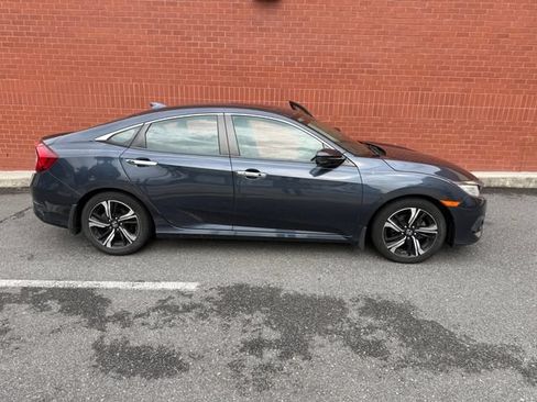 Used 2017 Honda Civic Touring image 2