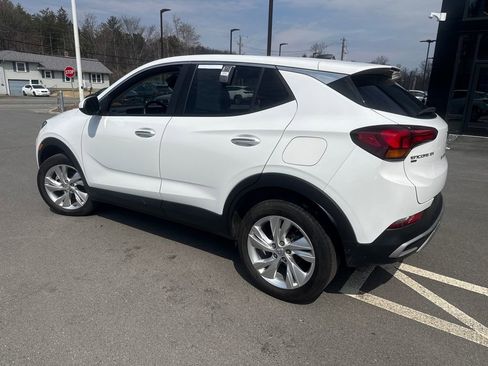 Used 2025 Buick Encore GX Preferred AWD/4WD image 3