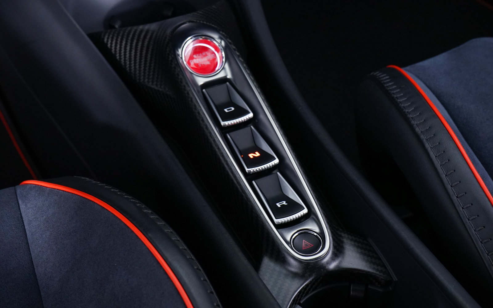 Used 2024 McLaren Artura RWD image 25