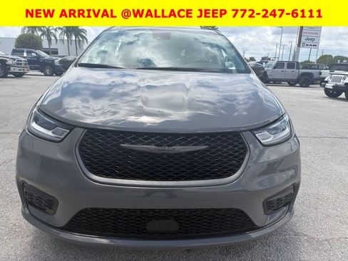 Used 2023 Chrysler Pacifica Touring-L w/ Road Tripper Package FWD image 1