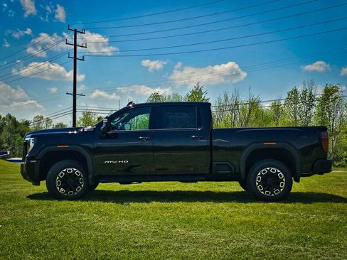 Used 2024 GMC Sierra 2500 AT4 w/ AT4 Preferred Package AWD/4WD image 9