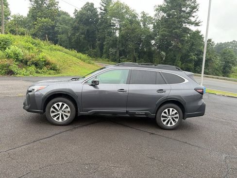Used 2025 Subaru Outback Premium w/ Popular Package #1A AWD/4WD image 6