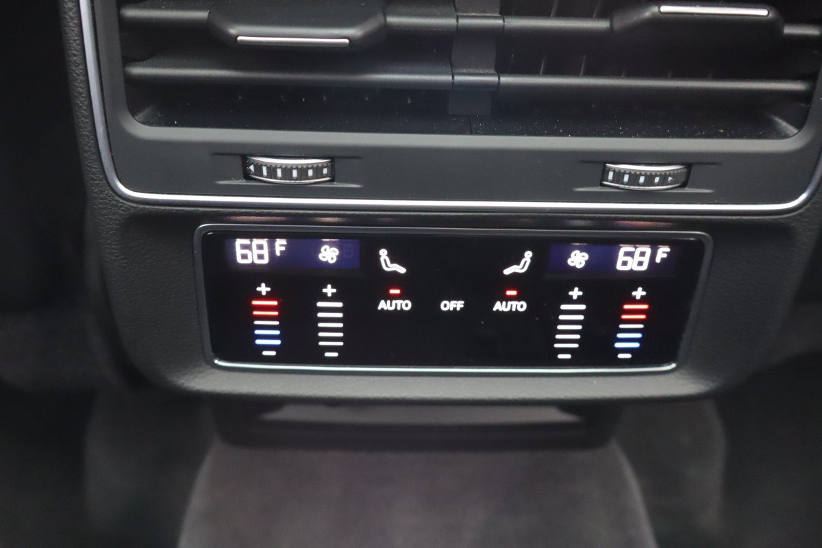 Used 2023 Audi Q8 Premium Plus AWD/4WD image 18