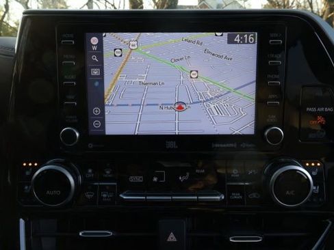 Used 2020 Toyota Highlander Limited image 19