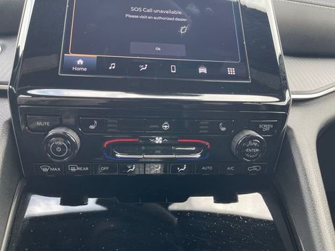 Used 2024 Jeep Grand Cherokee Altitude image 21