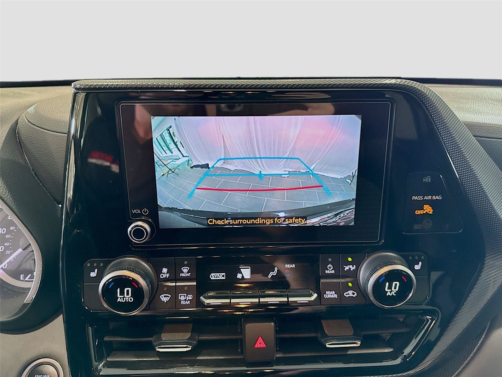 Used 2024 Toyota Highlander XSE FWD image 10