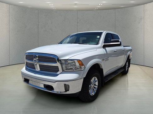 Used 2018 RAM 1500 SLT AWD/4WD image 10