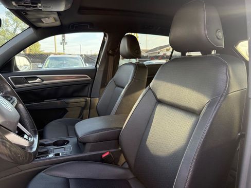 Used 2020 Volkswagen Atlas Cross Sport SE w/ Panoramic Sunroof Package image 10