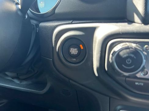 Used 2022 Jeep Wrangler Unlimited Sahara w/ Cold Weather Group AWD/4WD image 26