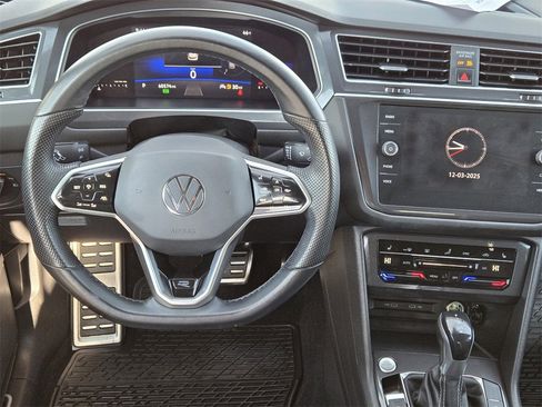 Used 2022 Volkswagen Tiguan SE R-Line image 10