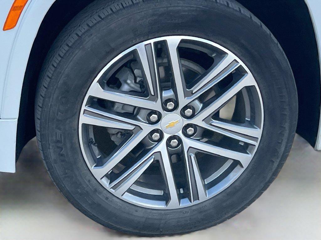 Used 2023 Chevrolet Traverse High Country w/ LPO, Floor Liner Package AWD/4WD image 34