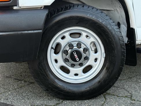 Used 2016 GMC Savana 2500 2500 3dr Extended Cargo Van w/ image 31