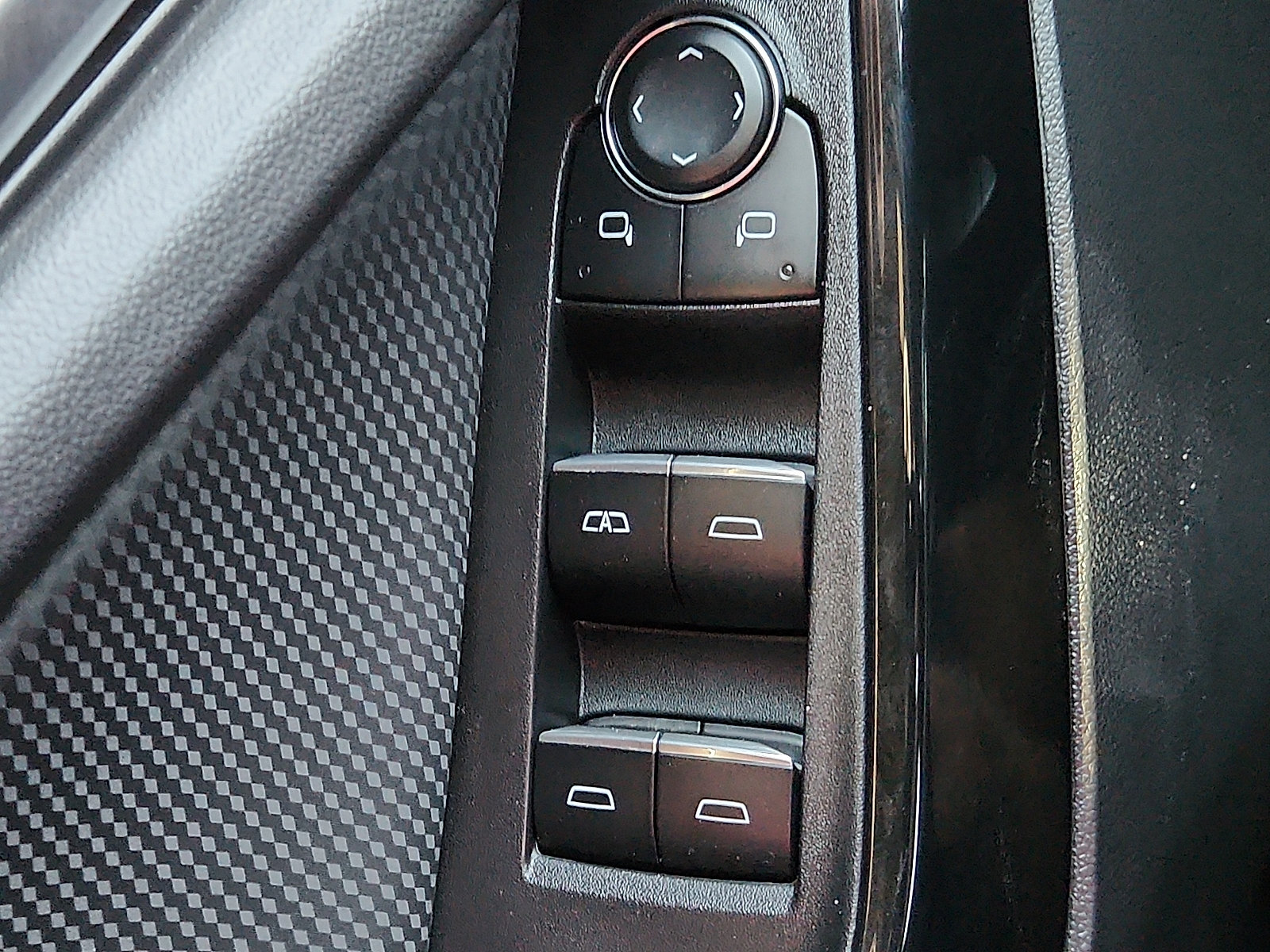Used 2025 Chevrolet Equinox RS w/ Convenience Package III AWD/4WD image 23
